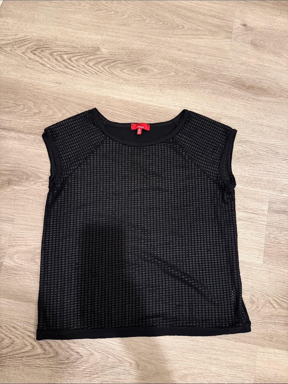 Women’s Black Textured Cap-Sleeve Tank Top